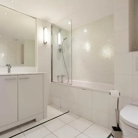 Carlton Riviera Apartment *